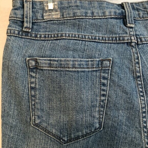 Falls Creek  Denim Med Wash Shorts Ladies 8 - Picture 8 of 11